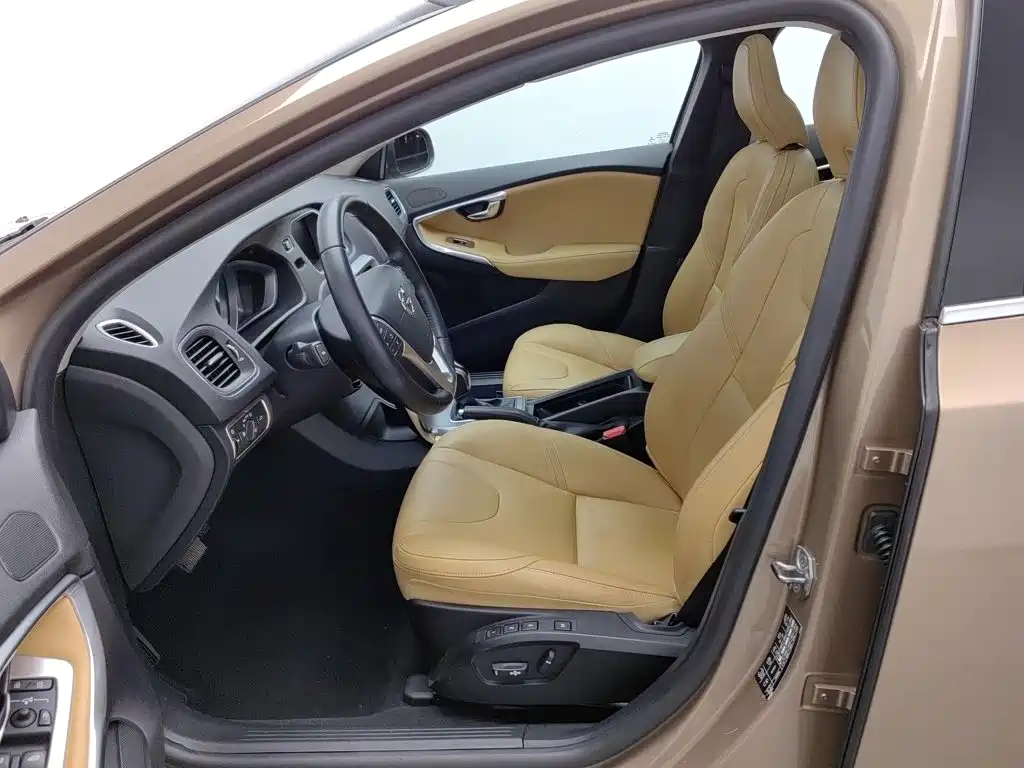 Volvo V40 — миниатюра 10
