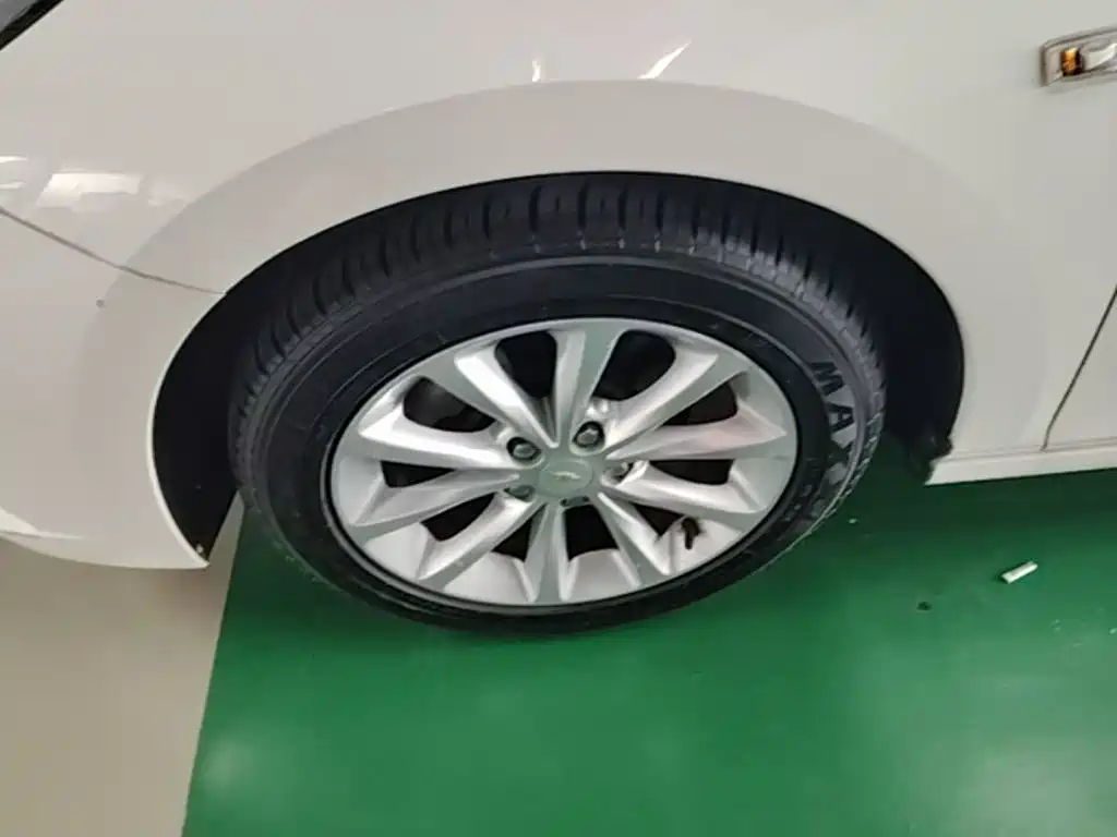 Chevrolet Cruze — миниатюра 23