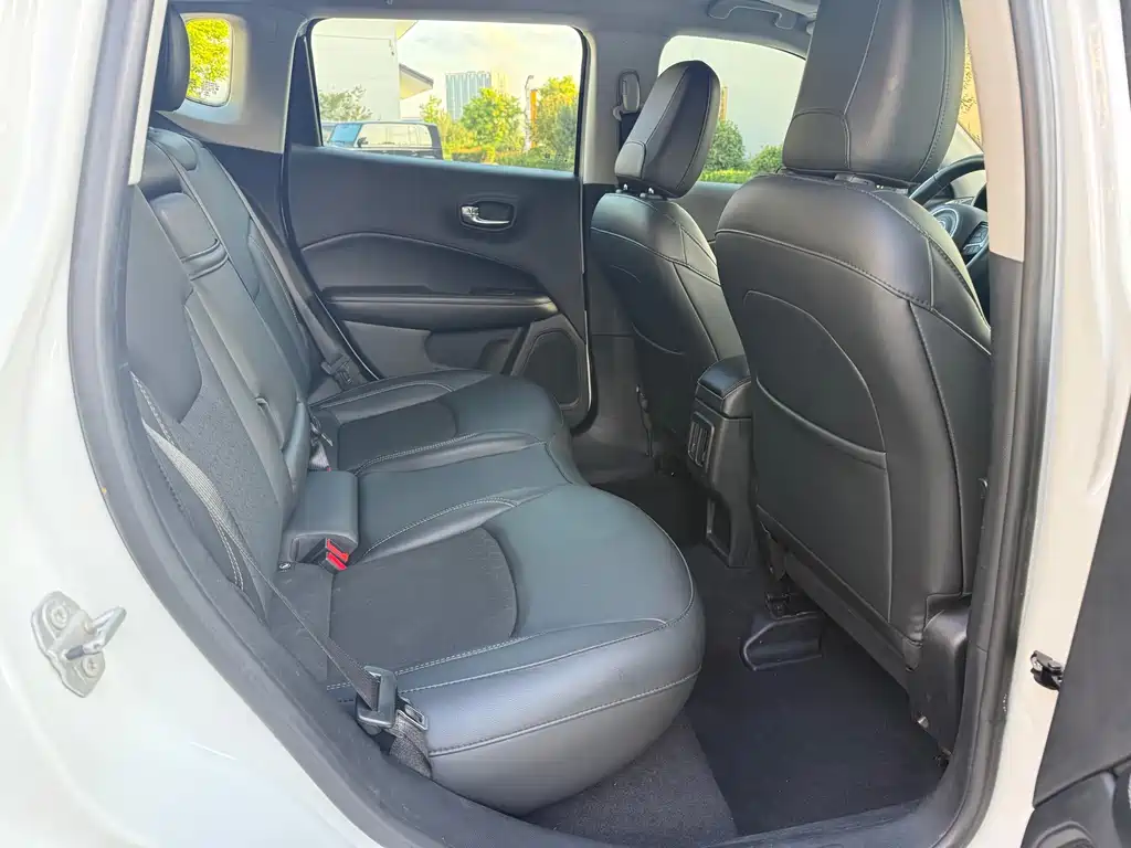 Jeep Compass — миниатюра 8