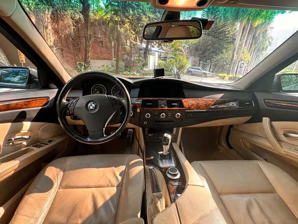 BMW 5 Series — миниатюра 7