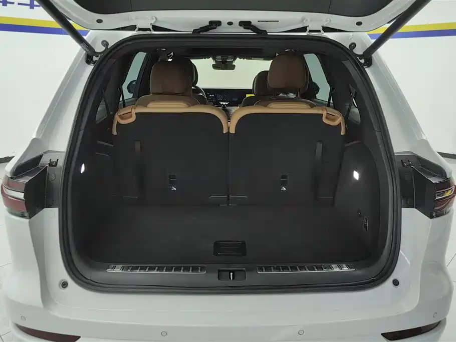 Li Auto ONE 2021 6 мест