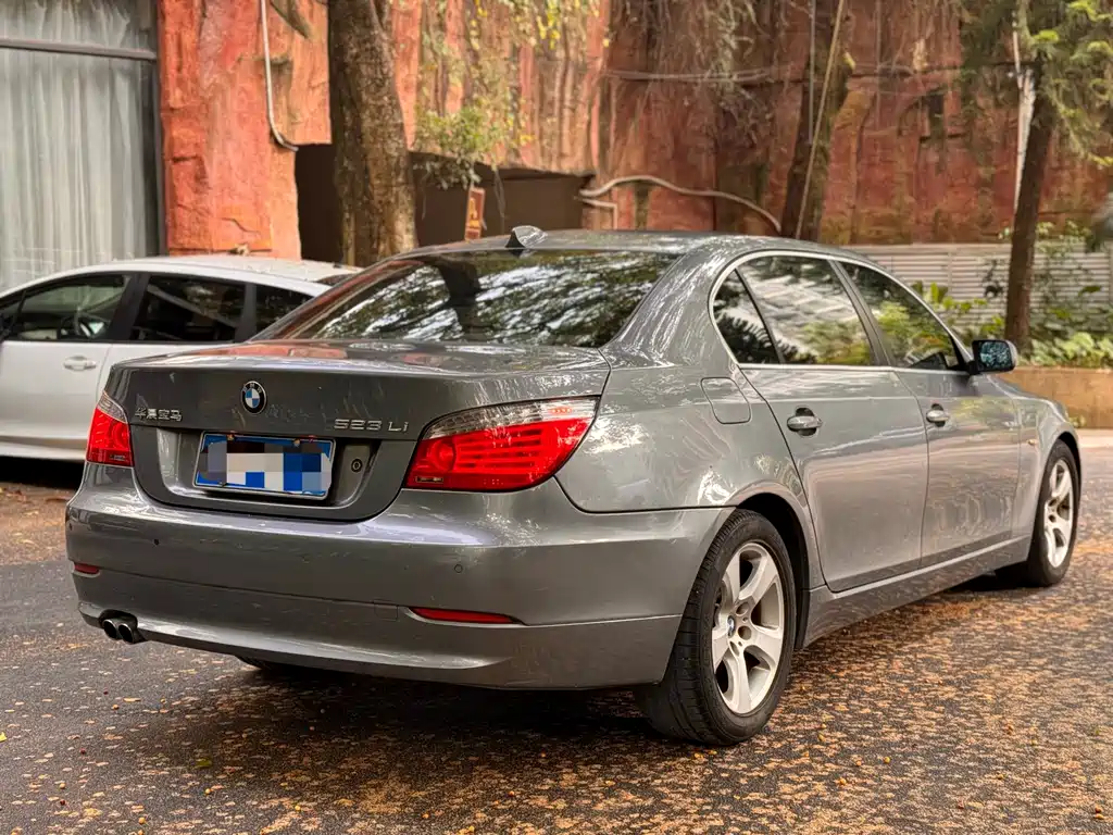 BMW 5 Series — миниатюра 17
