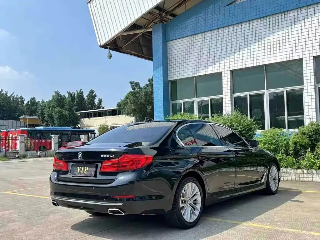 BMW 5 Series — миниатюра 9