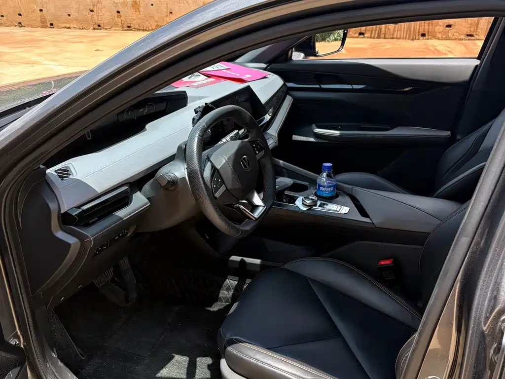 Changan UNI-V 2022 1.5T Luxury