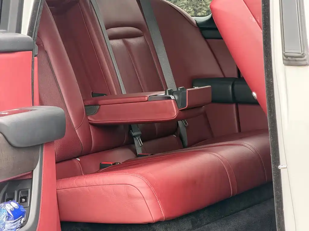 Rolls-Royce Cullinan — миниатюра 11