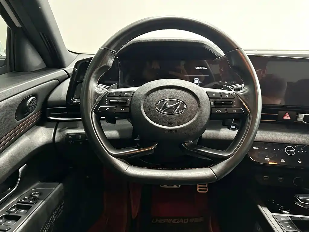 Hyundai Elantra — миниатюра 11