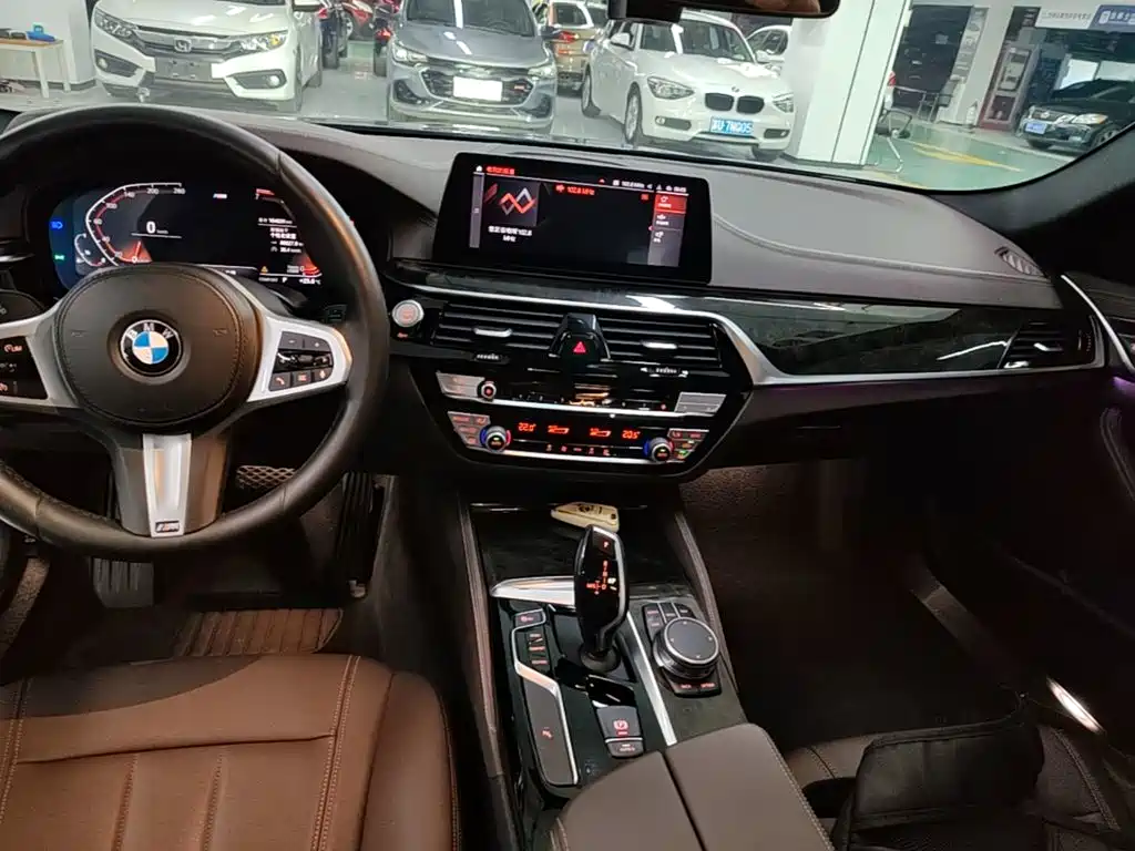 BMW 5 Series — миниатюра 14