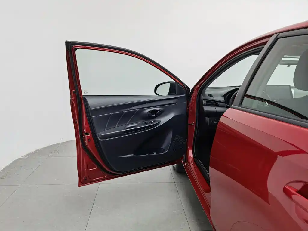 Toyota Yaris L — миниатюра 8