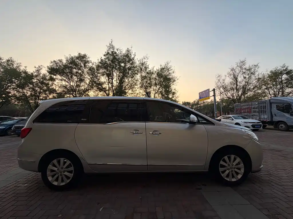 Buick GL8 — миниатюра 7