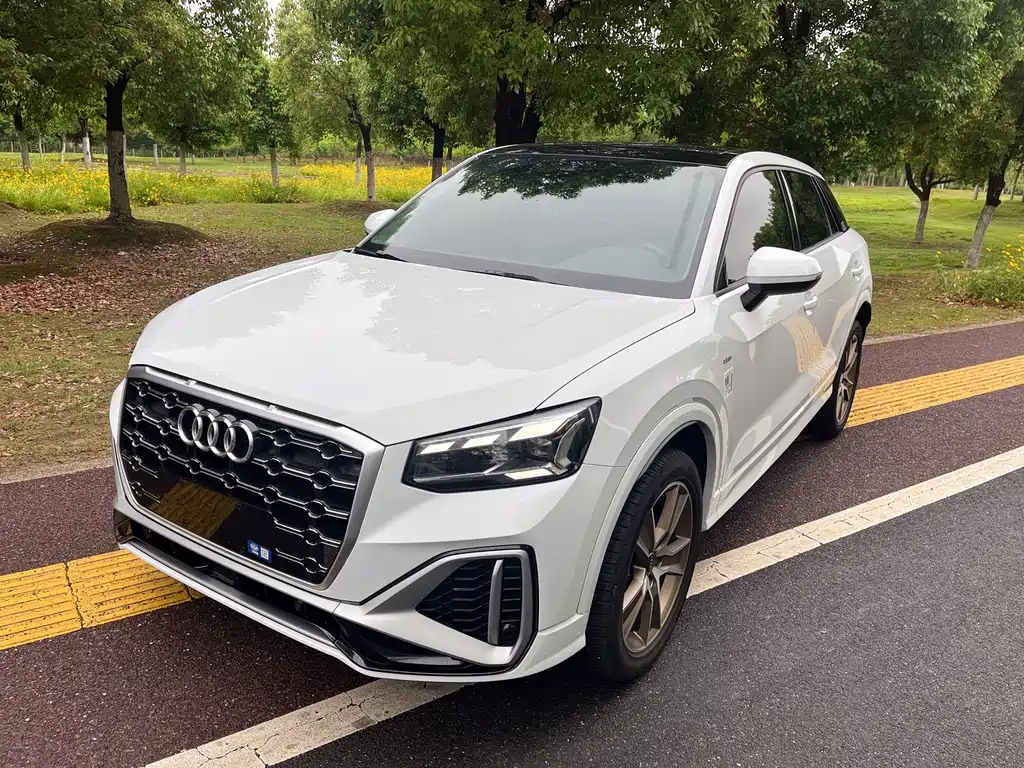 Audi Q2L 2023