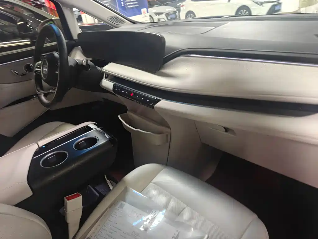 Buick GL8 Hybrid — миниатюра 11