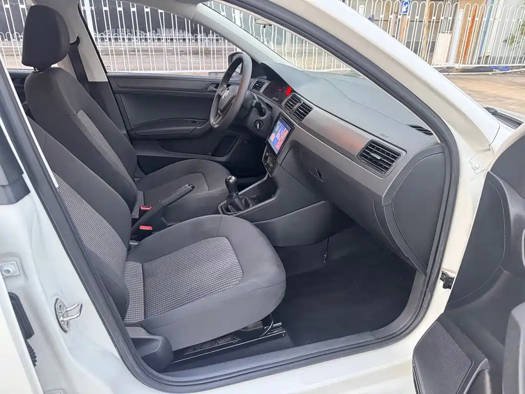 Volkswagen Santana — миниатюра 12