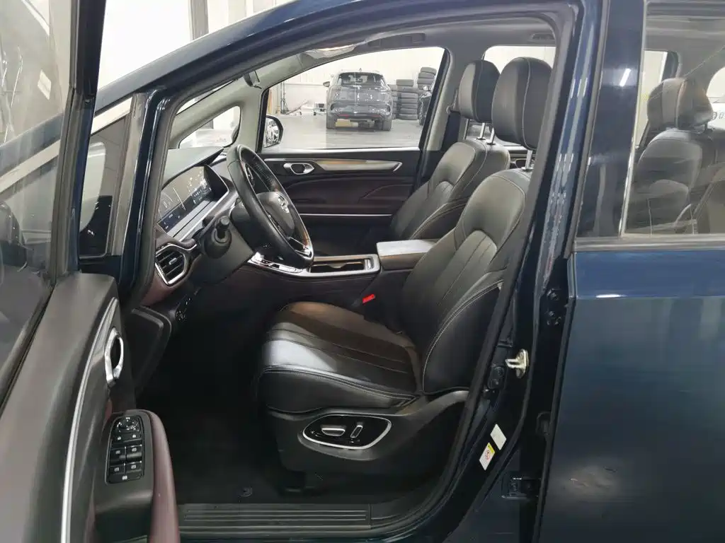 GAC Motor Trumpchi M6 — миниатюра 10