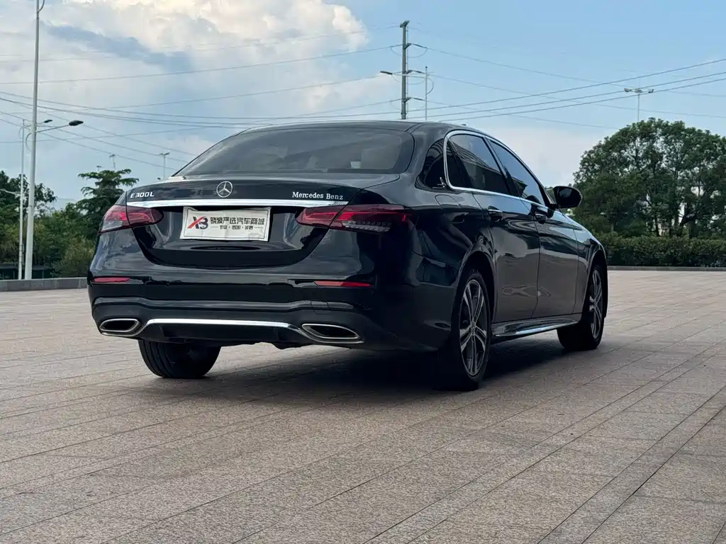 Mercedes-Benz E-Class — миниатюра 5