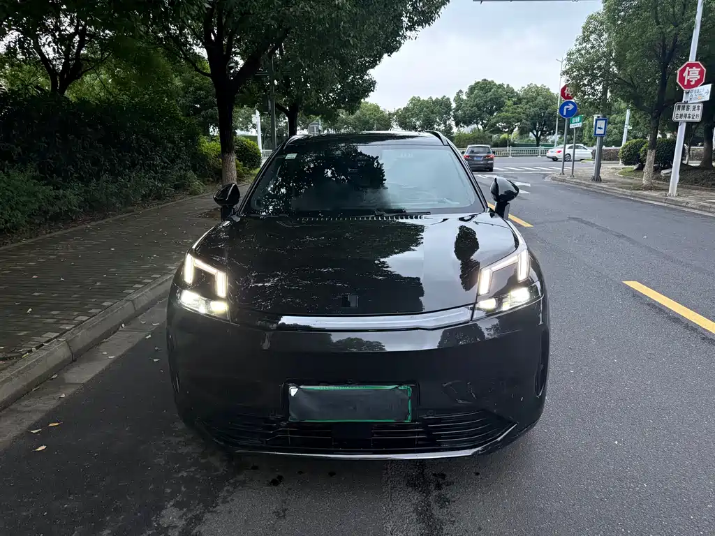 Lynk & Co 08 EM-P 2023 120km Halo