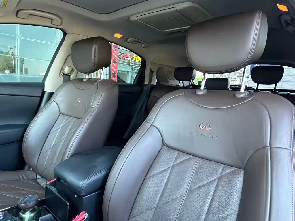 Infiniti FX — миниатюра 8