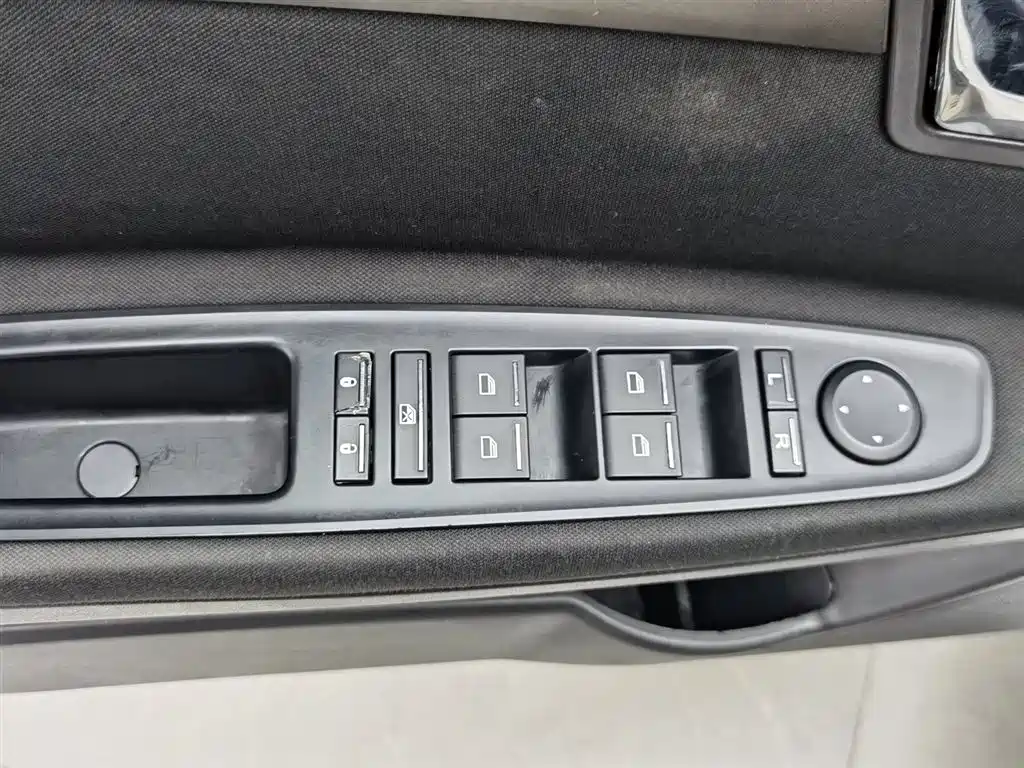 Roewe 350 2015 1.5L MT Luxury