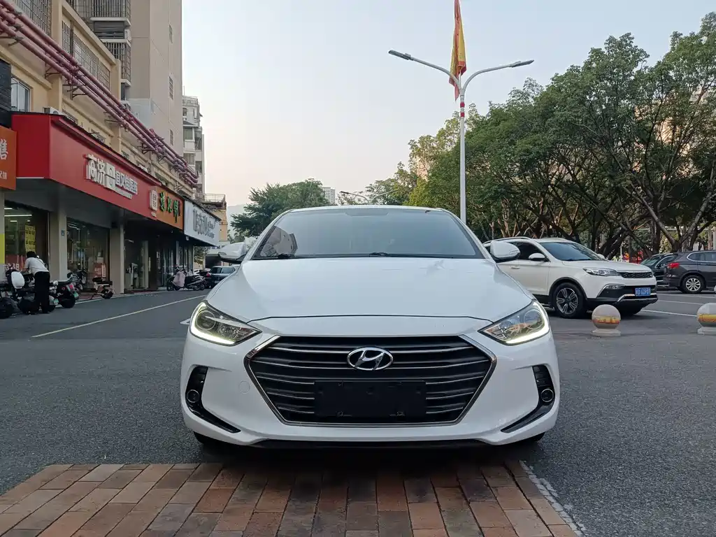 Hyundai Elantra — миниатюра 2