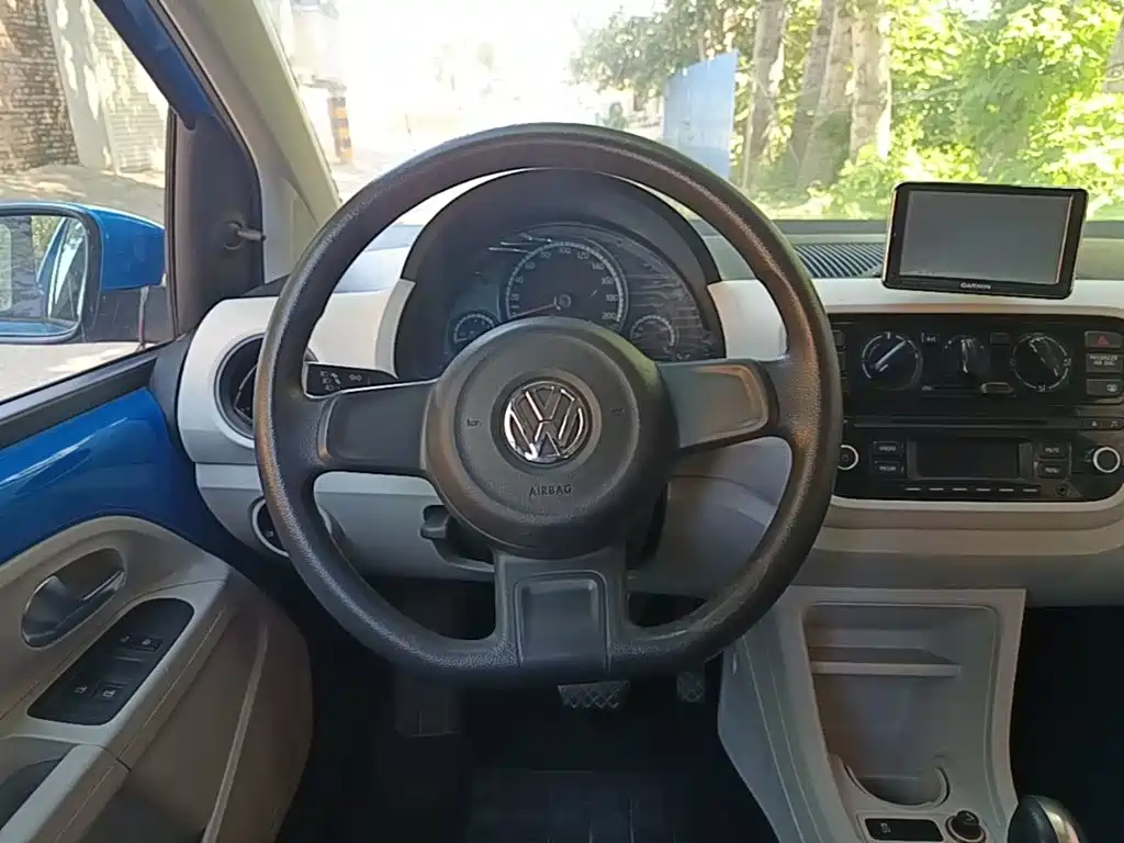 Volkswagen up! — миниатюра 11