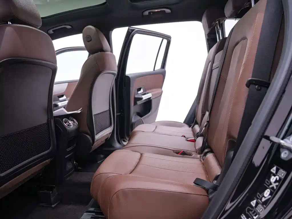 Mercedes-Benz GLB — миниатюра 26