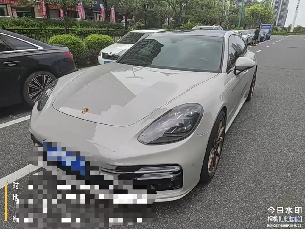 Porsche Panamera 2021