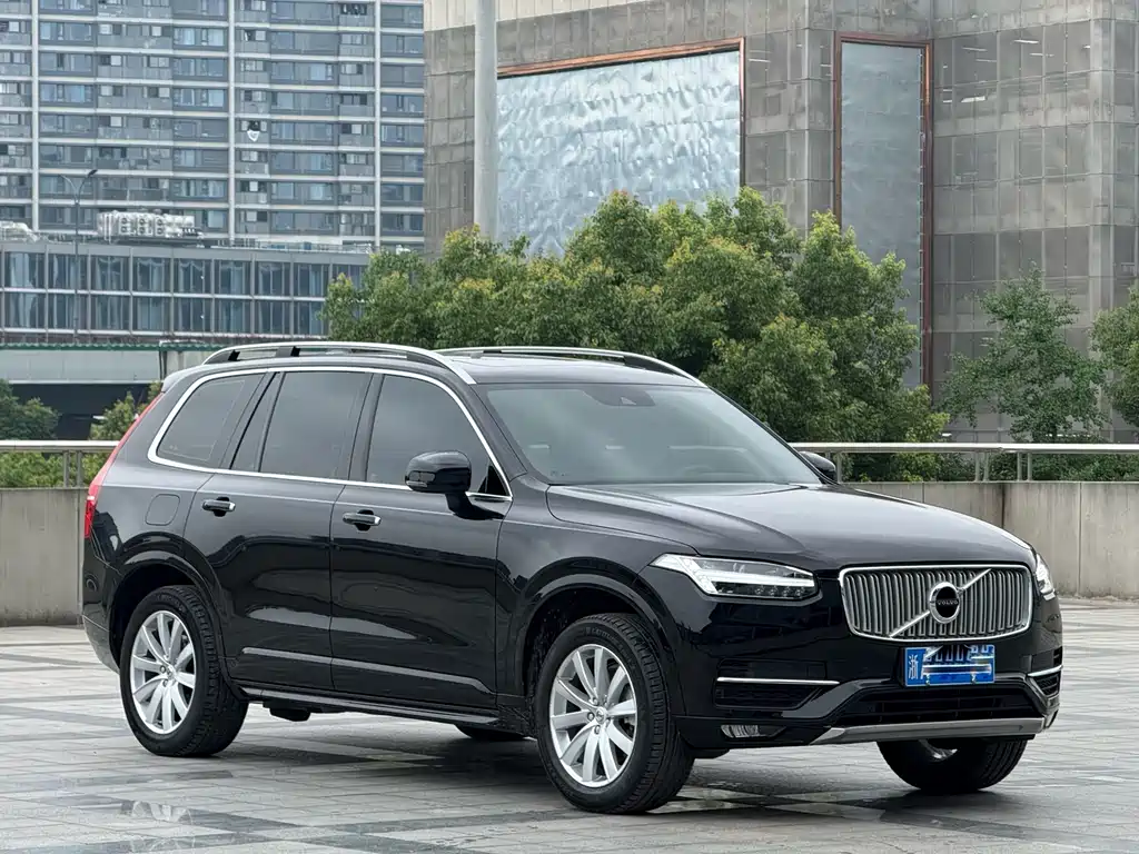 Volvo XC90 2018 T6 7 мест