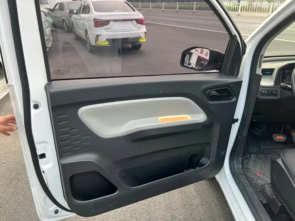 Wuling MINIEV — миниатюра 15