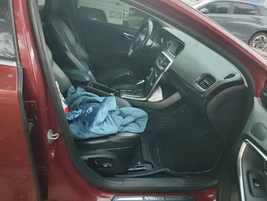 Volvo V40 — миниатюра 8