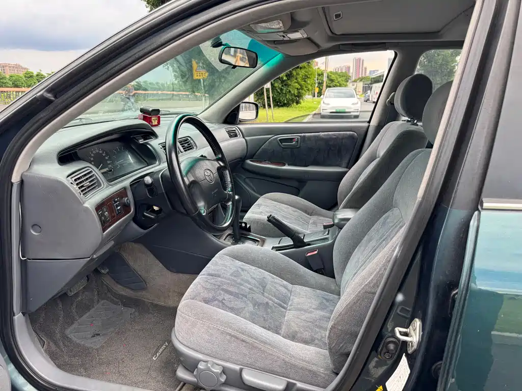 Toyota Camry — миниатюра 9