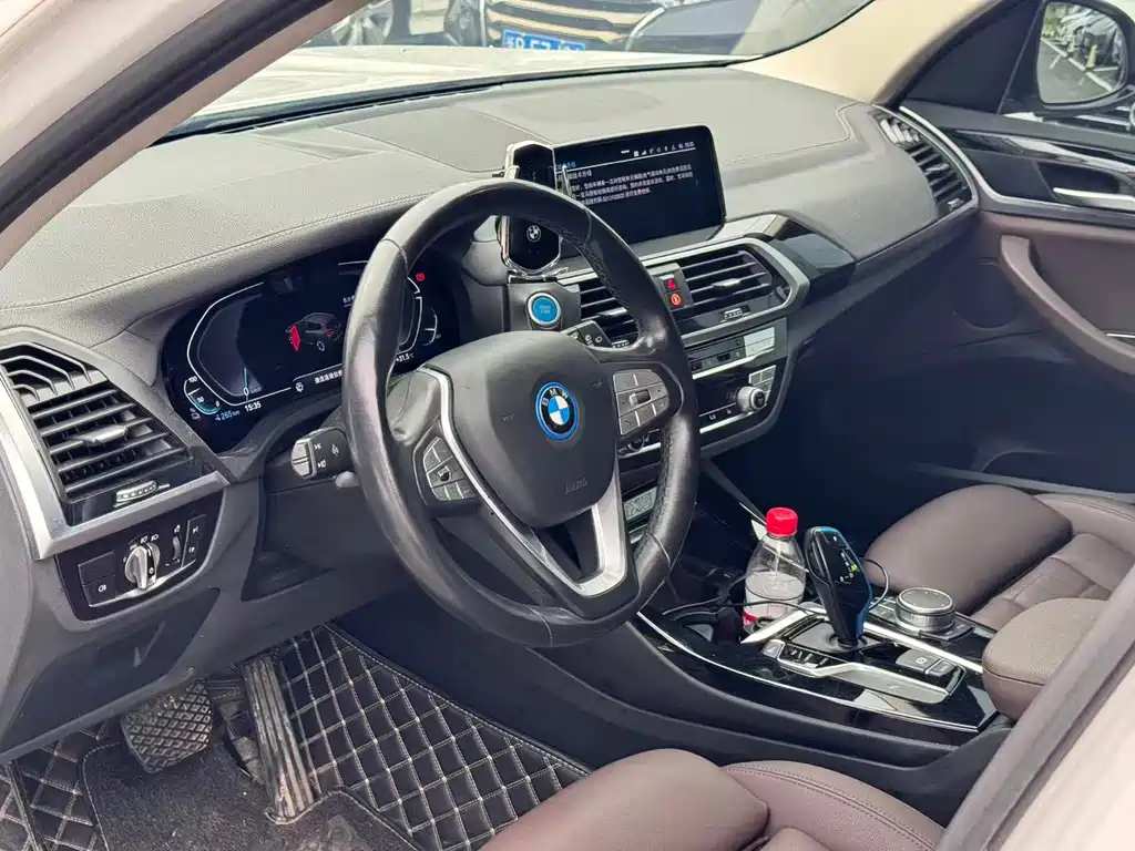BMW iX3 — миниатюра 4