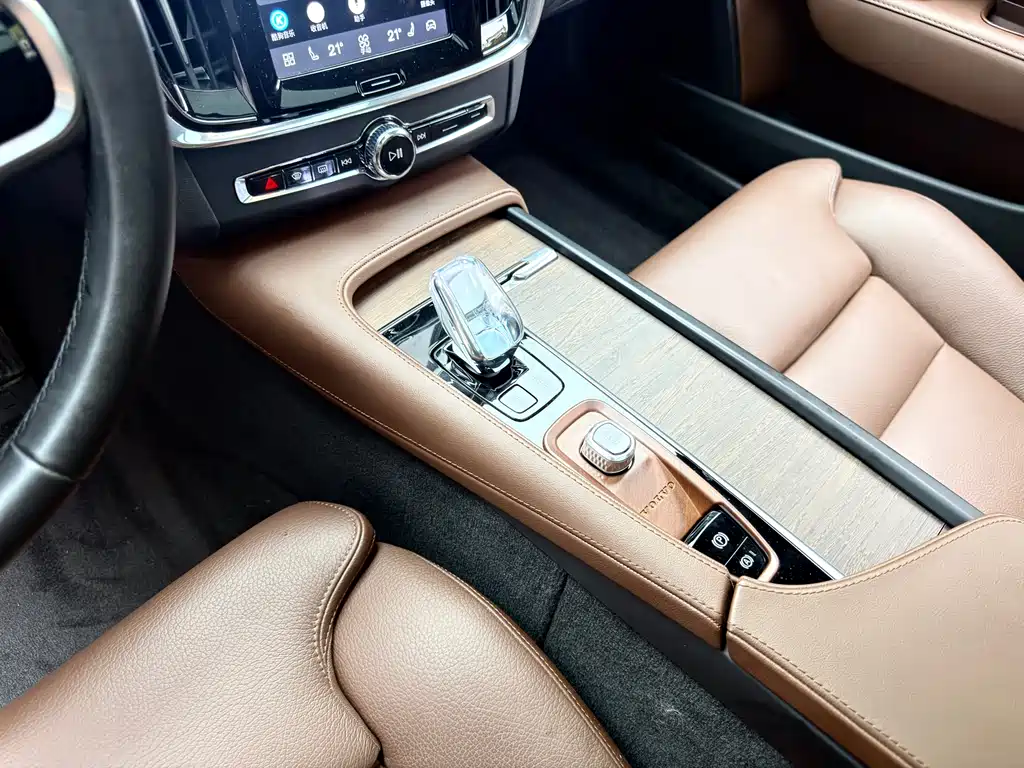 Volvo S90 2025 B5 Luxury