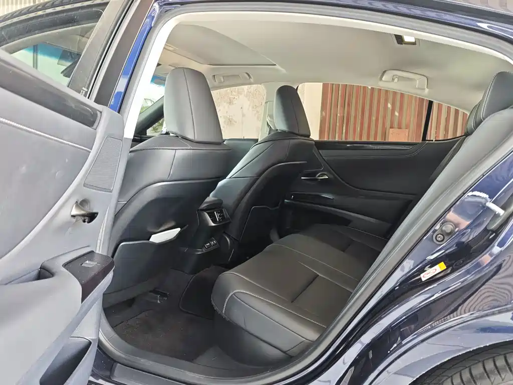Lexus ES — миниатюра 5