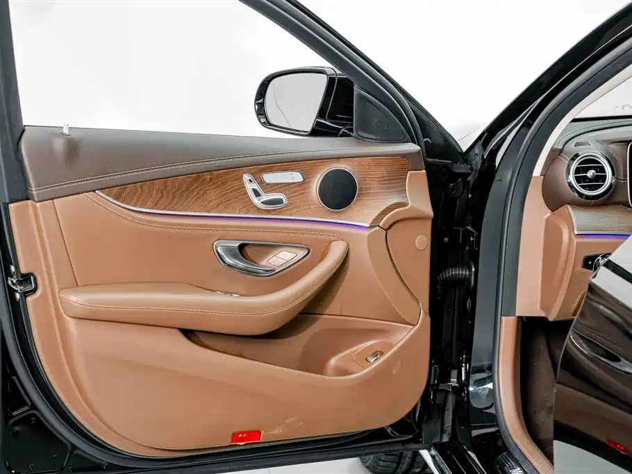 Mercedes-Benz E-Class — миниатюра 15