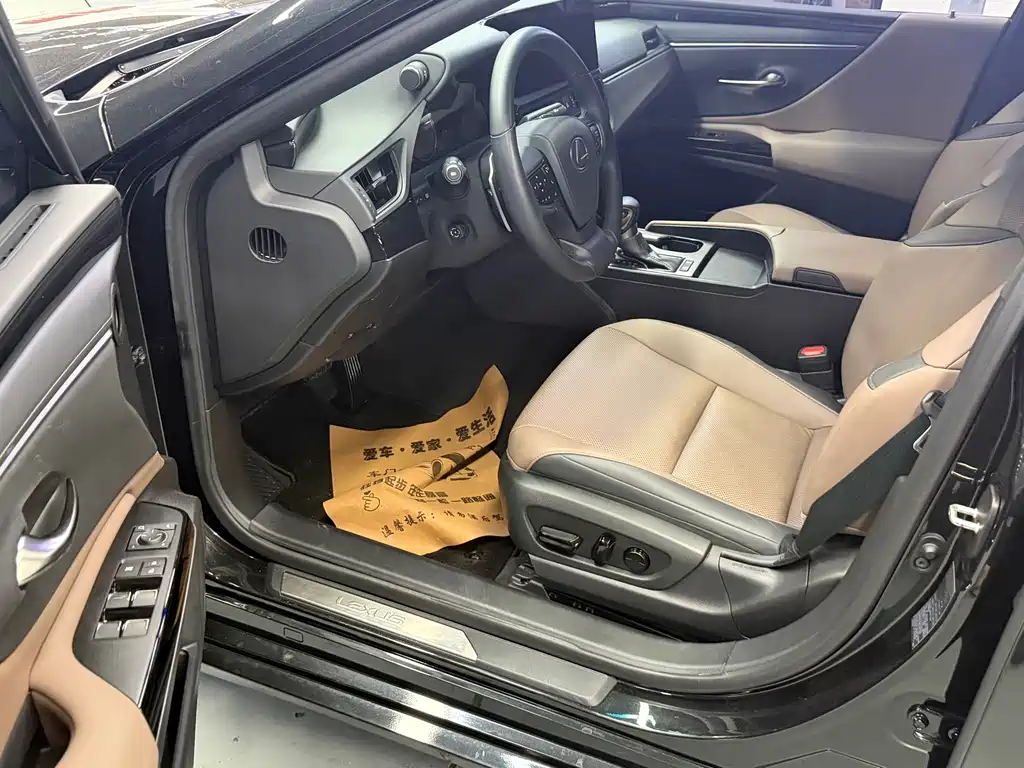 Lexus ES — миниатюра 7