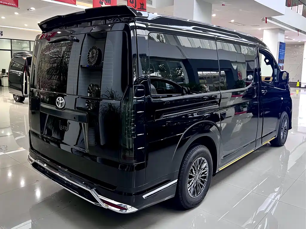 Toyota HiAce 2025 3.5L AT