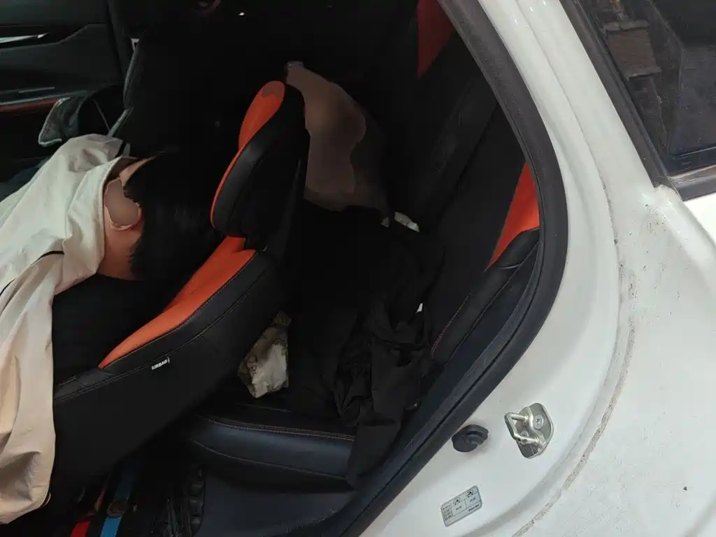 Changan UNI-V iDD — миниатюра 13