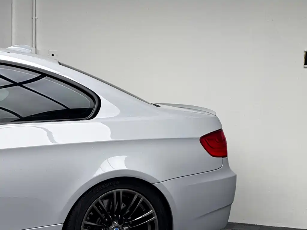 BMW M3 2010 M3 25