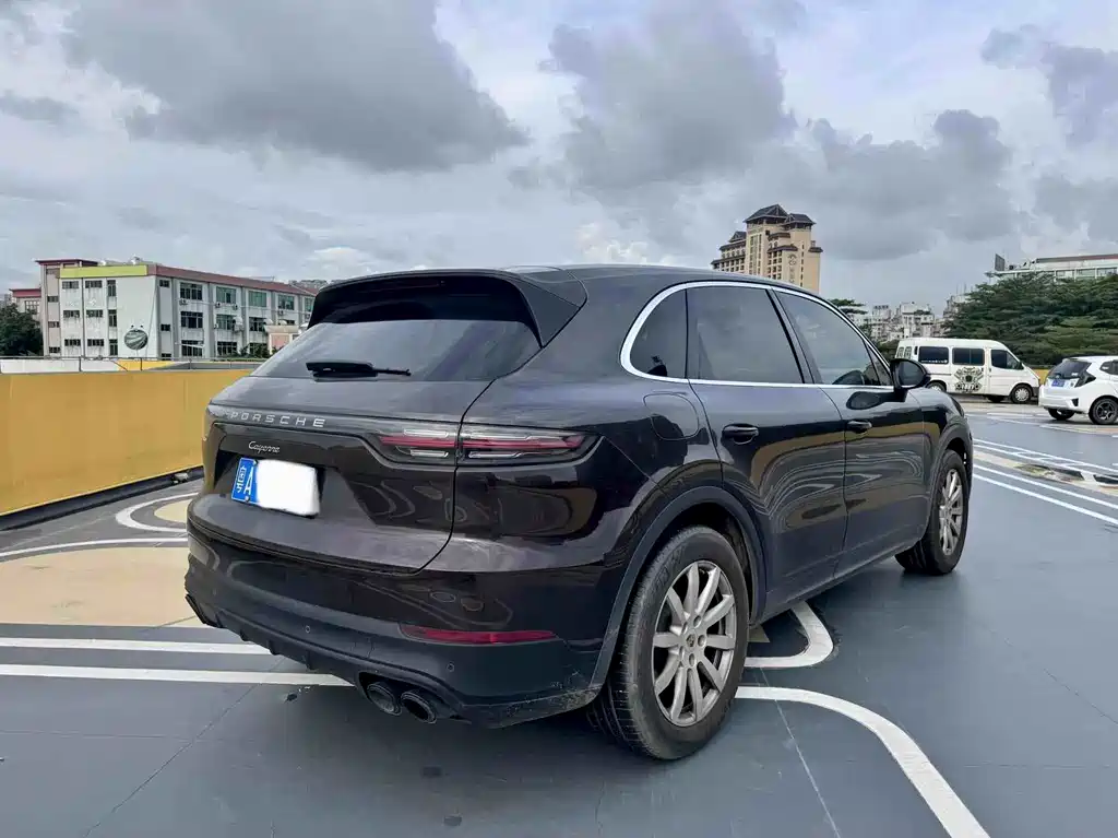Porsche Cayenne — миниатюра 9