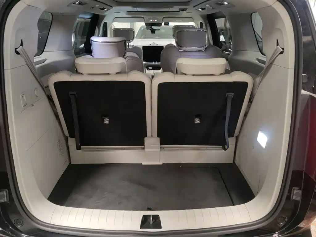 Volvo EM90 — миниатюра 7