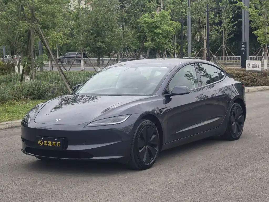 Tesla Model 3 2024