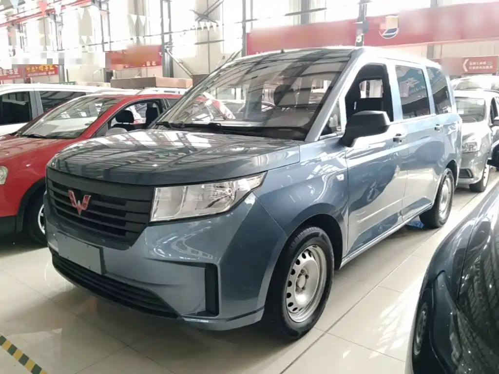 Wuling Hongguang PLUS
