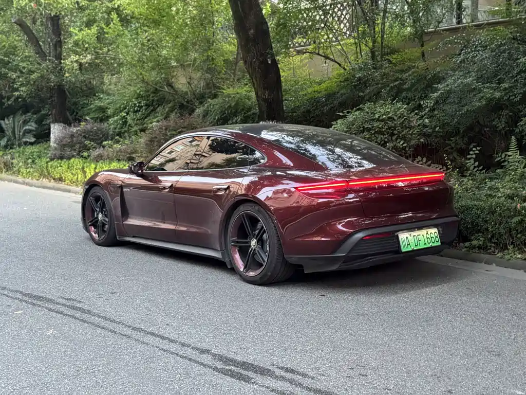 Porsche Taycan — миниатюра 4