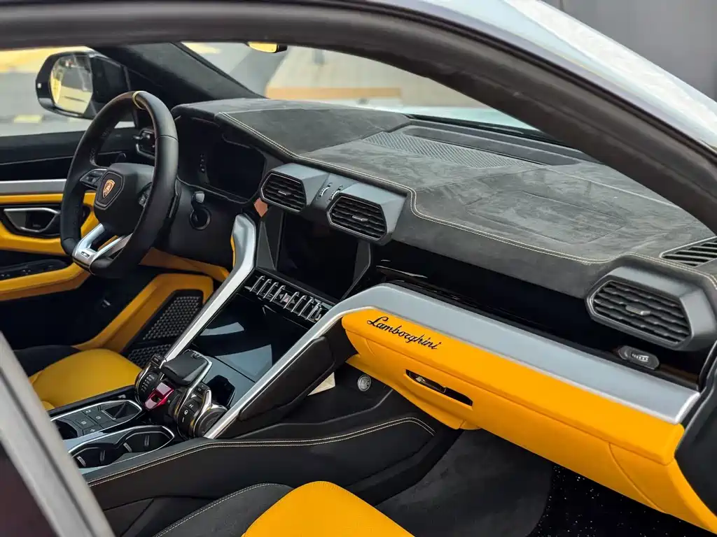 Lamborghini Urus — миниатюра 15