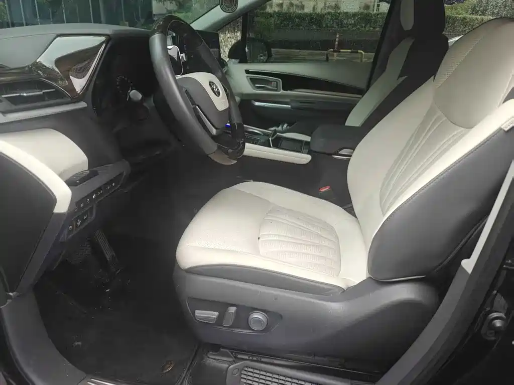 Toyota Granvia 2024 2.5L Comfort