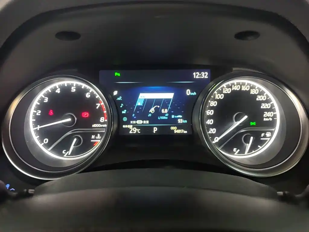 Toyota Camry — миниатюра 12