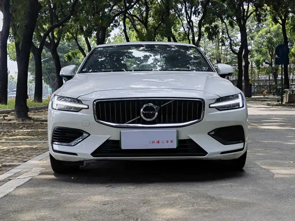 Volvo S60 PHEV — миниатюра 2