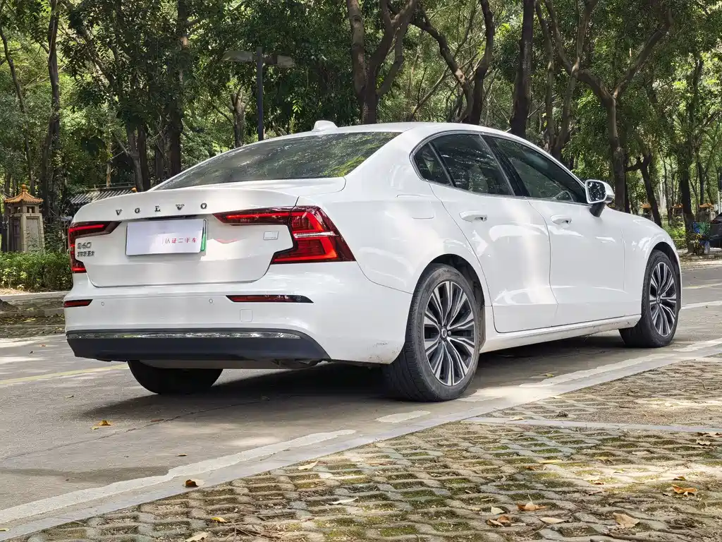 Volvo S60 PHEV — миниатюра 8