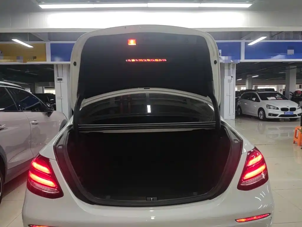 Mercedes-Benz E-Class — миниатюра 19