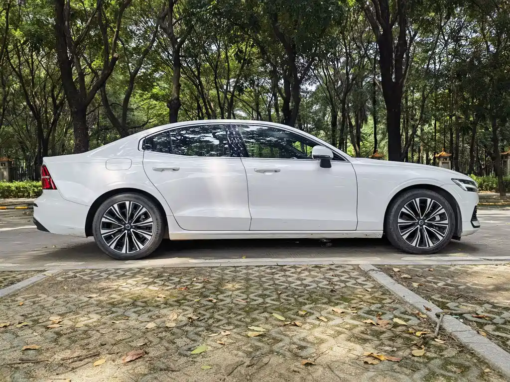 Volvo S60 PHEV — миниатюра 4