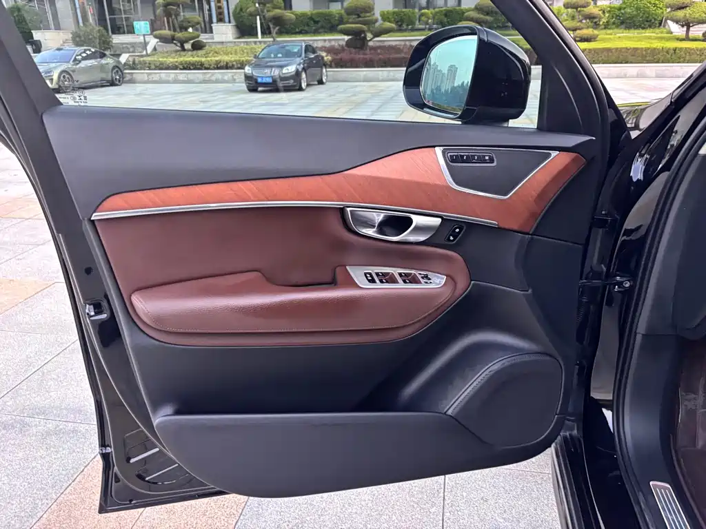 Volvo XC90 — миниатюра 11